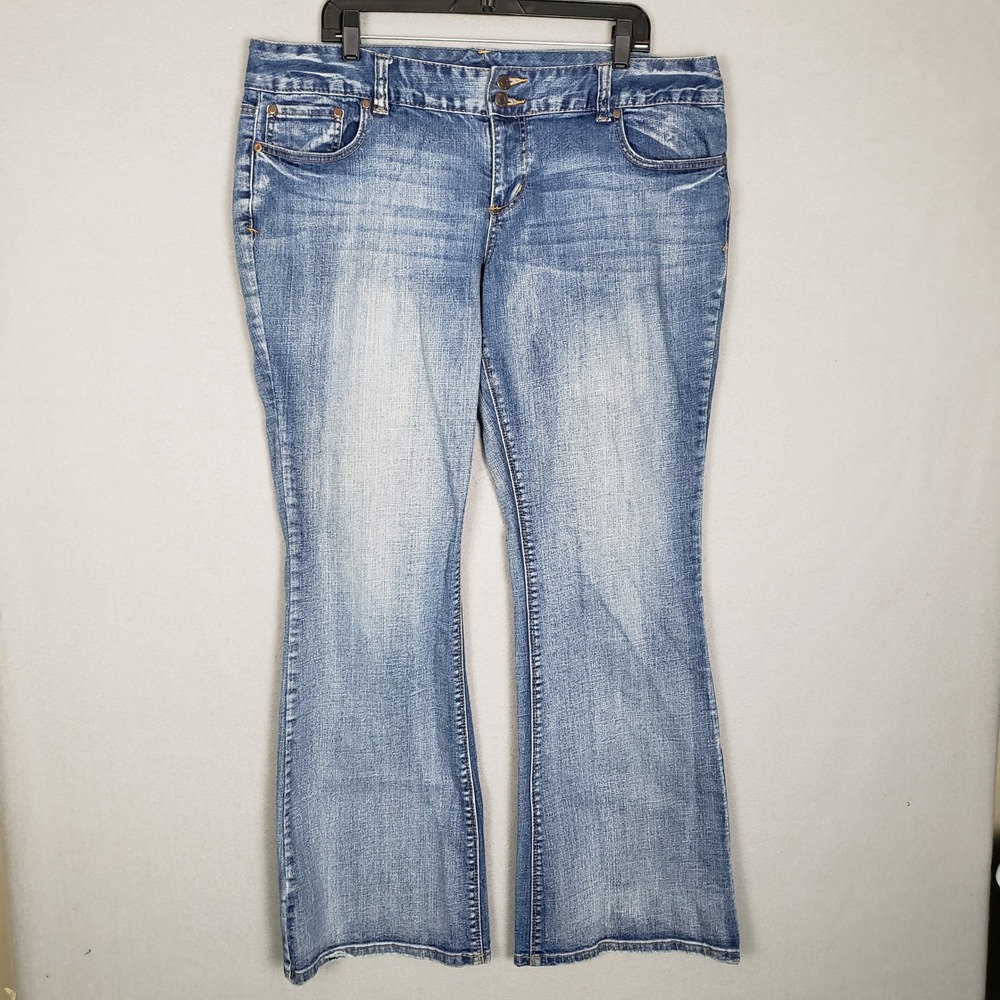 Maurices Bootcut Jeans Distressed Light Wash Coastal Cowgirl Sz 17/18 Long Tall